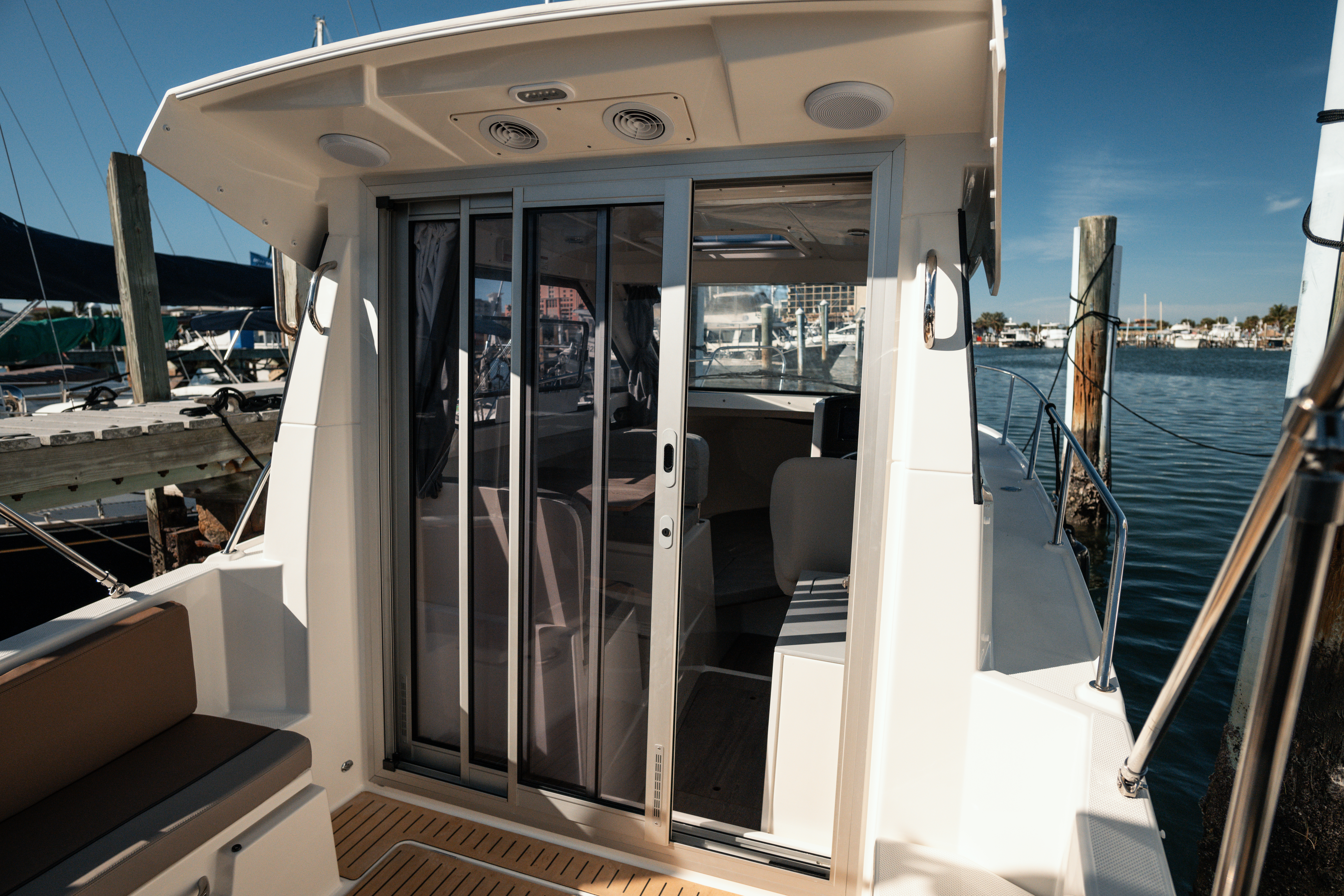 sliding interior door of the Trophy T25 Pilothouse overnight boat